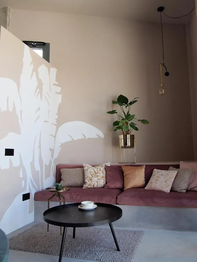 Suites 9 Malaga, Three Unique Suites With Private Plunge Pool 0*, مالقة
