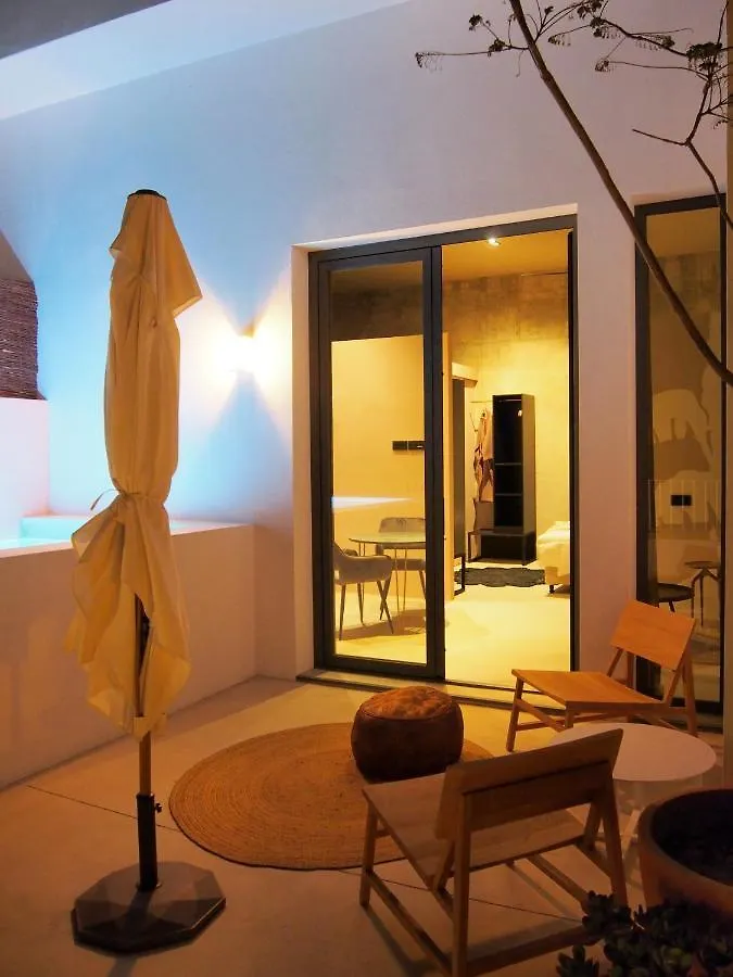 SUITES 9 MALAGA, three unique suites with private plunge pool Appartement